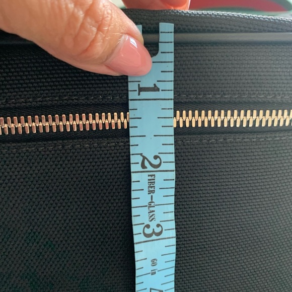 Gucci Unisex Belt Bag-Authentic - Picture 8 of 14